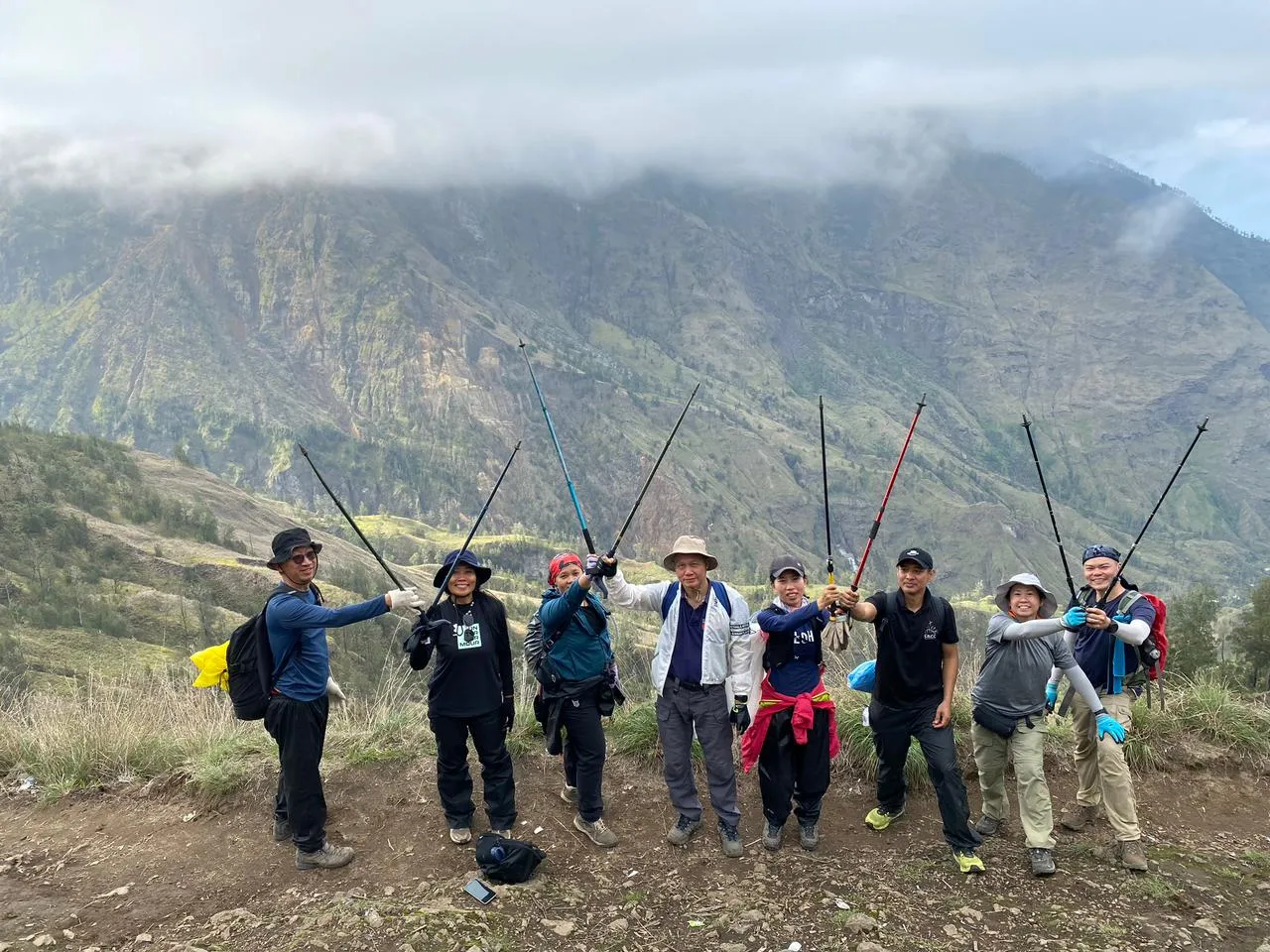 Rinjani Trekking 4D3N Summit and Lake